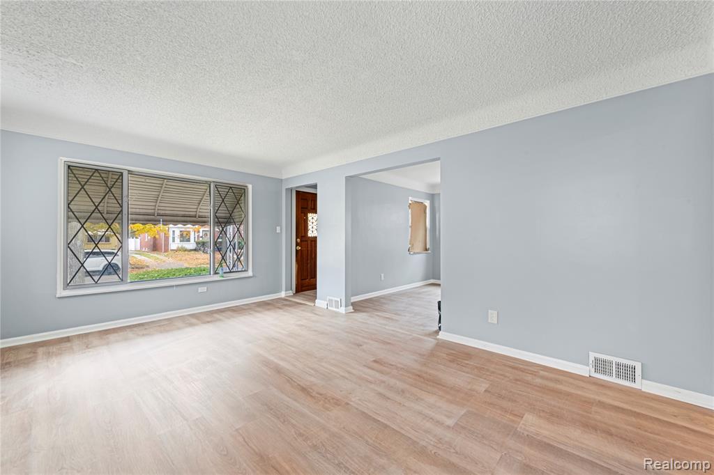 19478 Winthrop Street, Detroit, MI 48235 — Photo 9