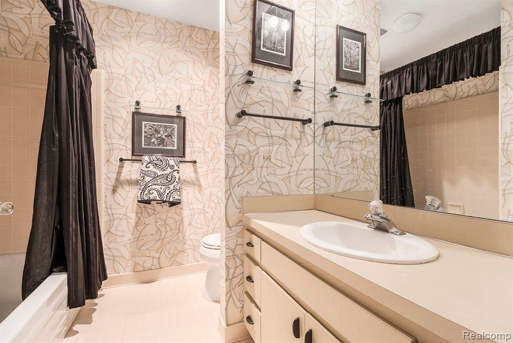 7353 Brynmawr Drive, #37, West Bloomfield, MI — Photo 24