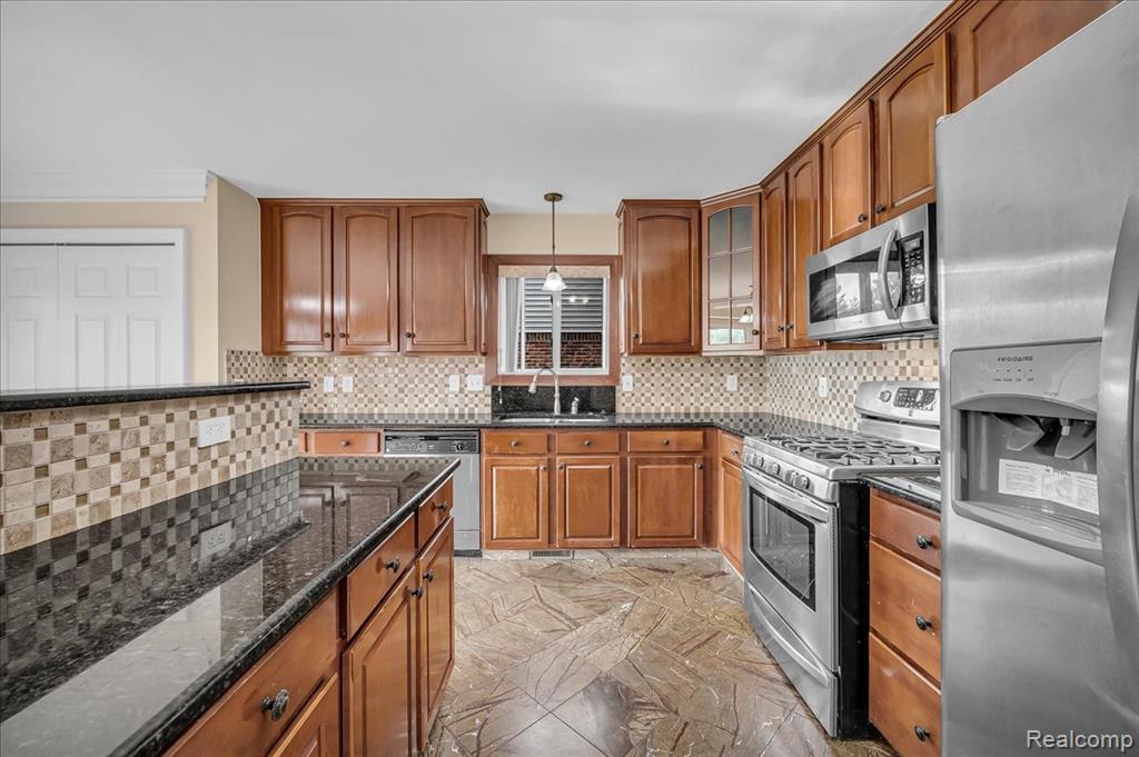 673 Ethan Drive, Westland, MI — Photo 12