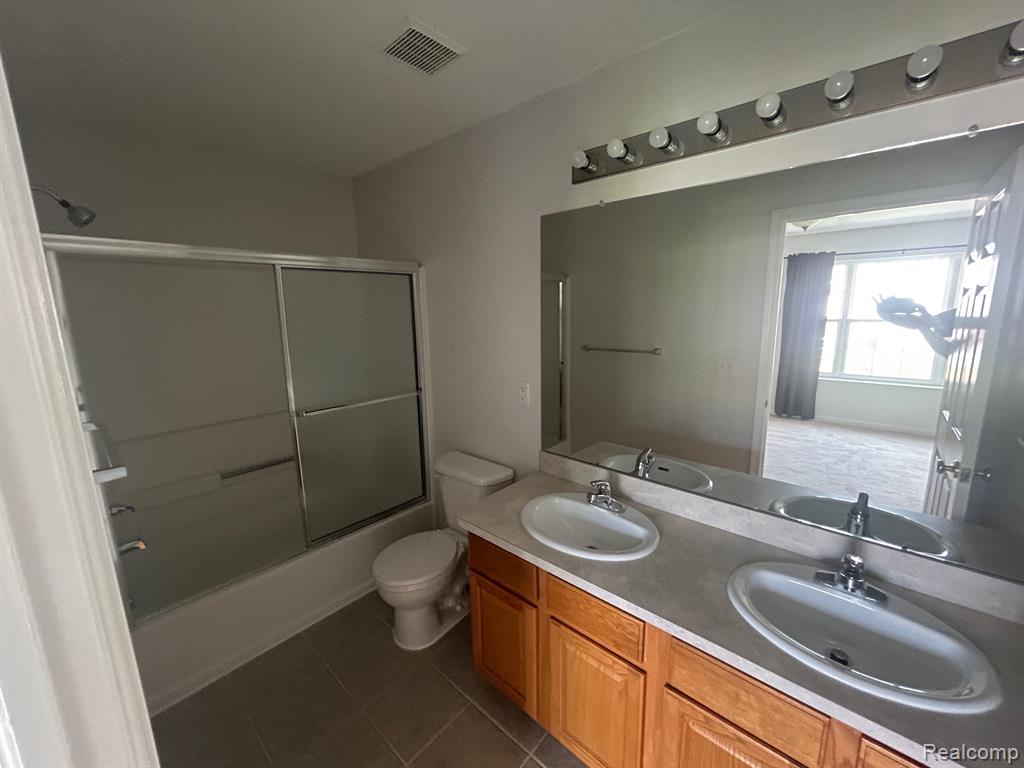 674 CHERRY ORCHARD Road, Canton, MI 48188 — Photo 22