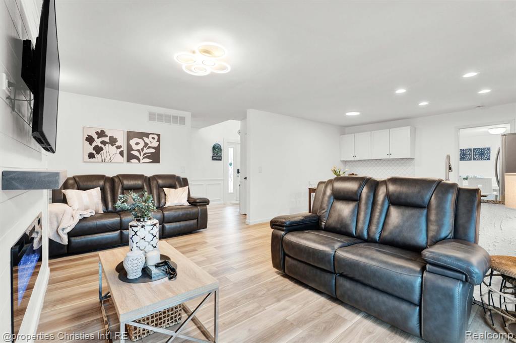 43783 Leeann Lane, Canton, MI 48187 — Photo 12