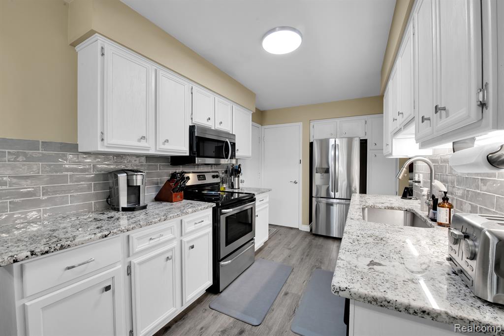 1529 DOVER Hill N, Walled Lake, MI 48390 — Photo 4