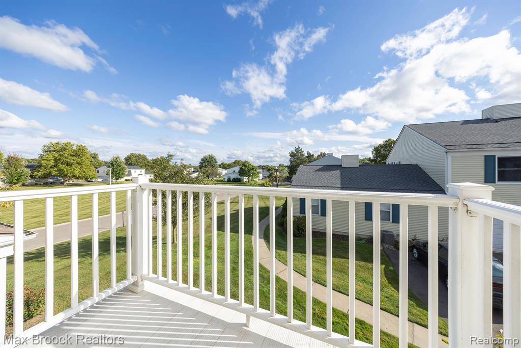1556 MARINER Drive, Walled Lake, MI 48390 — Photo 41