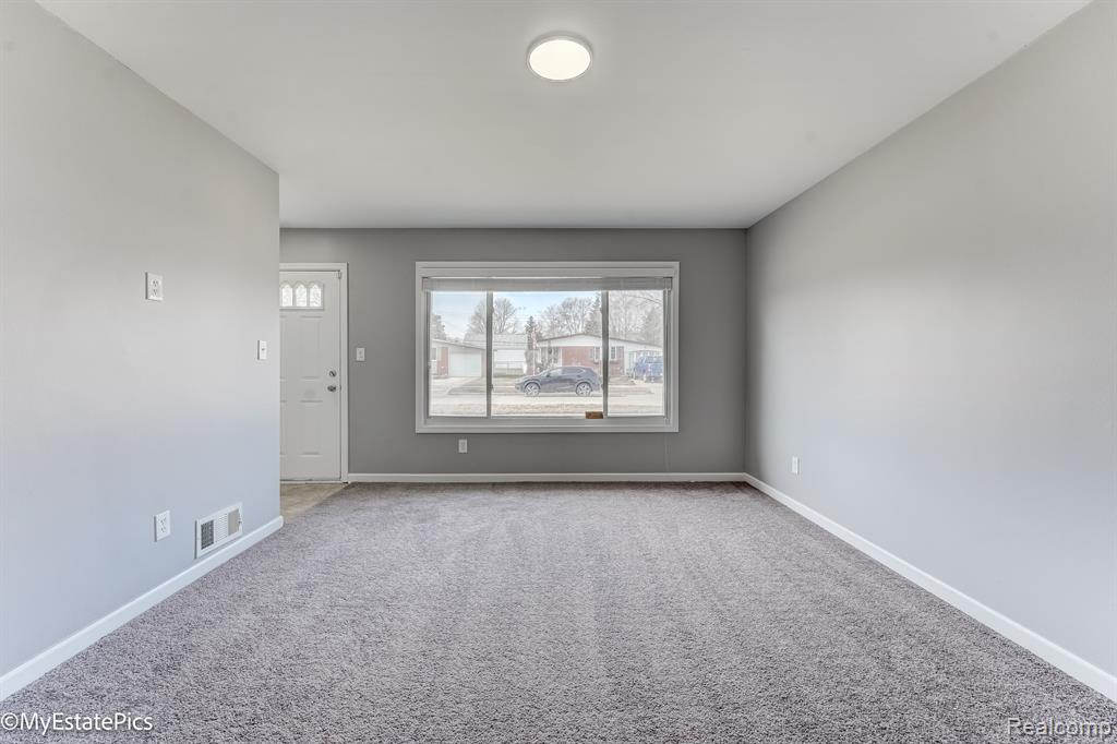 547 S Hawthorne Street, Westland, MI 48186 — Photo 15
