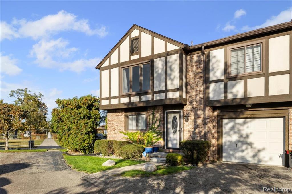 203 Lac Sainte Claire Drive, Saint Clair Shores, MI, 48082