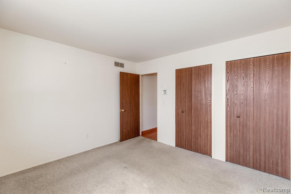 8625 BROUGHAM Drive, Sterling Heights, MI 48312 — Photo 18