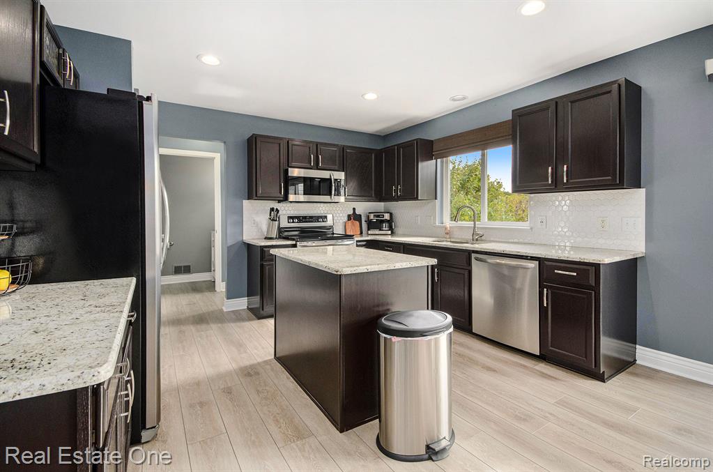 7971 Turrillium Lane, Waterford, MI 48327 — Photo 10