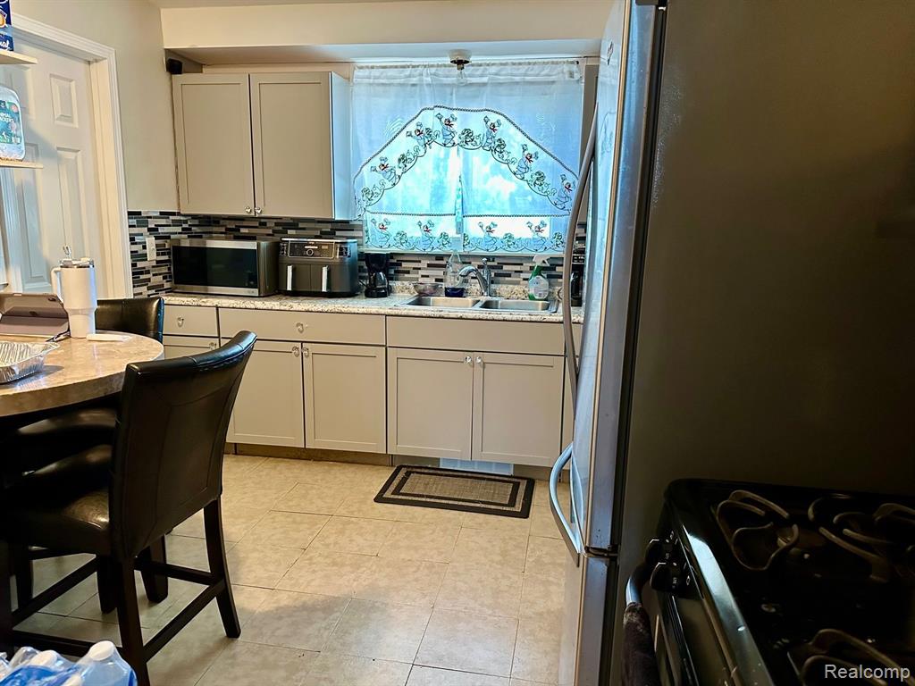 7602 ORCHARD Avenue, Warren, MI 48091 — Photo 9