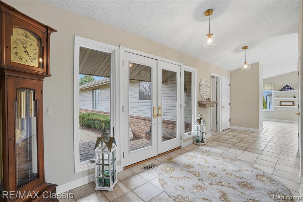 4871 Winewood Lane, Commerce Twp, MI 48382 — Photo 9