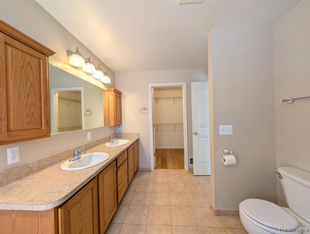 4090 Grand Oaks Trail, Burton, MI 48519 — Photo 17