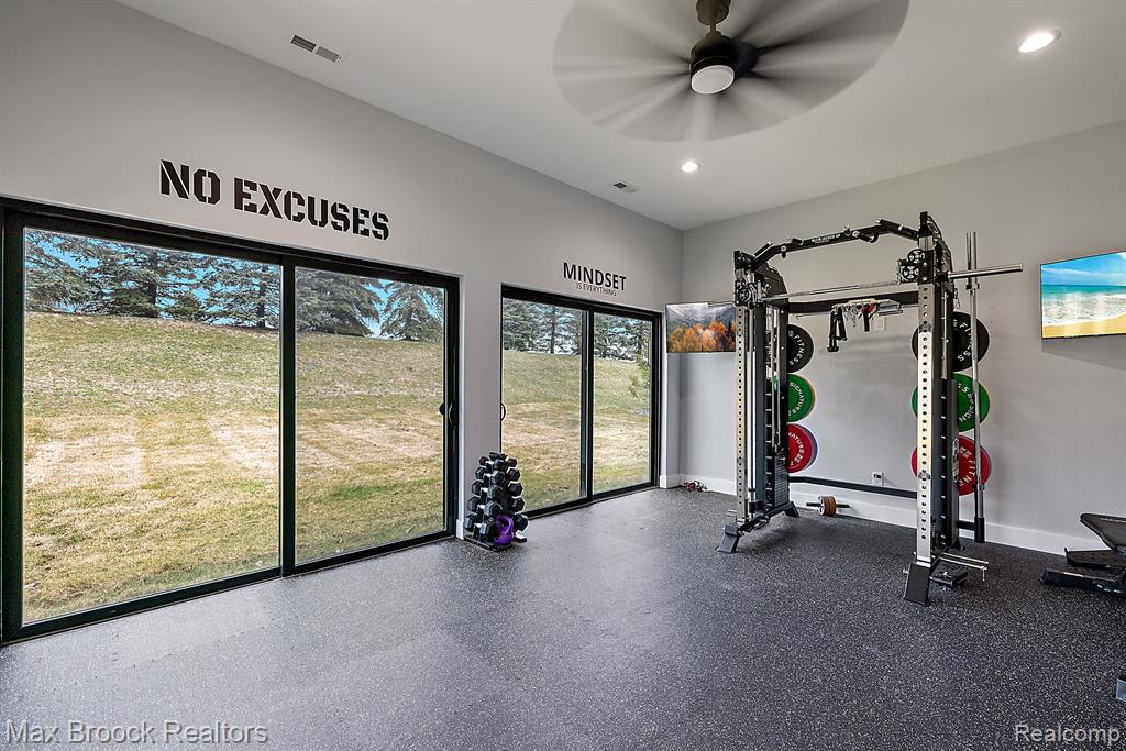 10464 Stoney Point Drive, South Lyon, MI 48178 — Photo 20