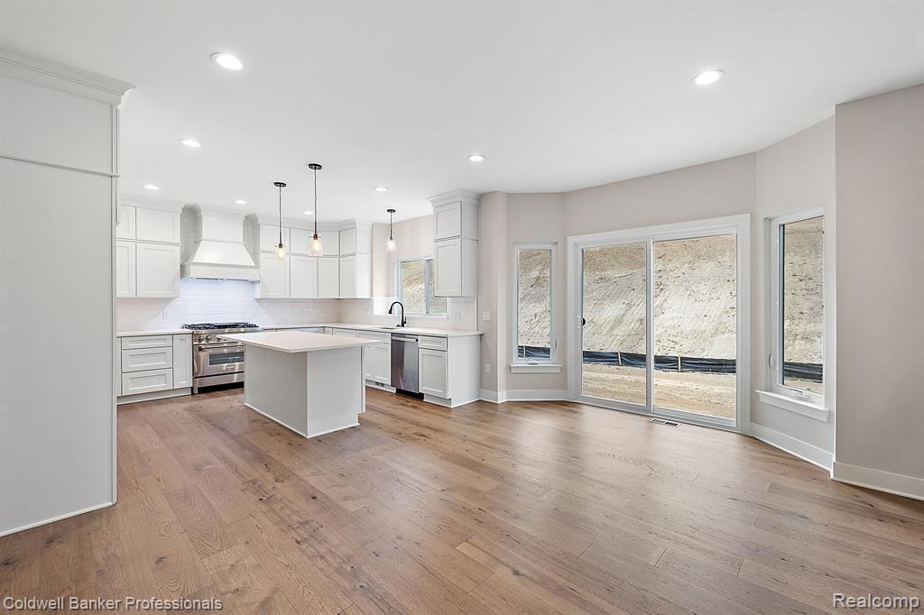 8257 STONEY CREEK Drive, South Lyon, MI 48178 — Photo 17