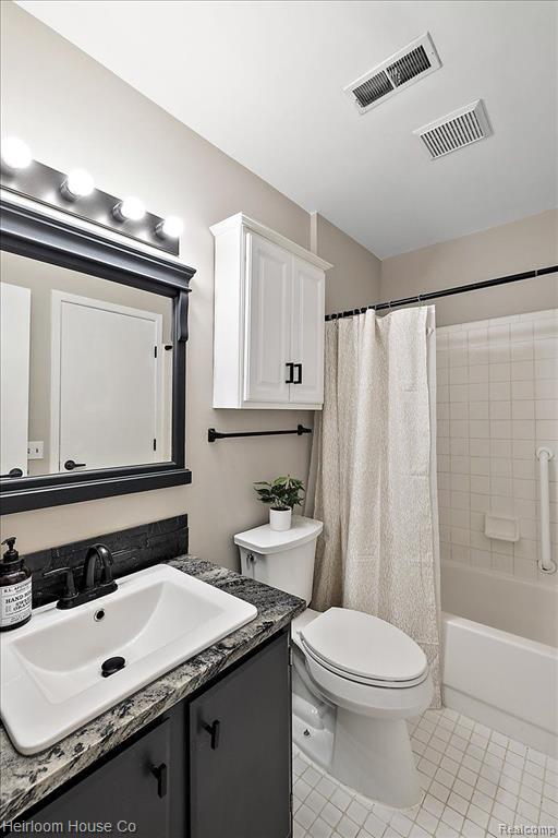 423 WATER TOWER Circle, 100, Brighton, MI 48116 — Photo 13