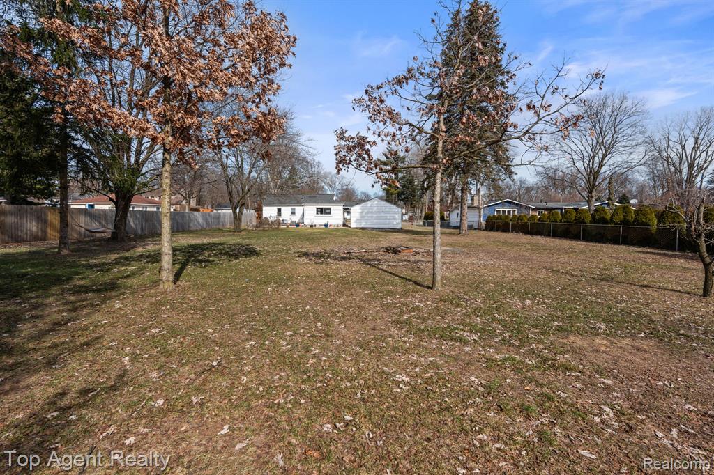 8608 Grace st Street, Shelby Twp, MI 48317 — Photo 23