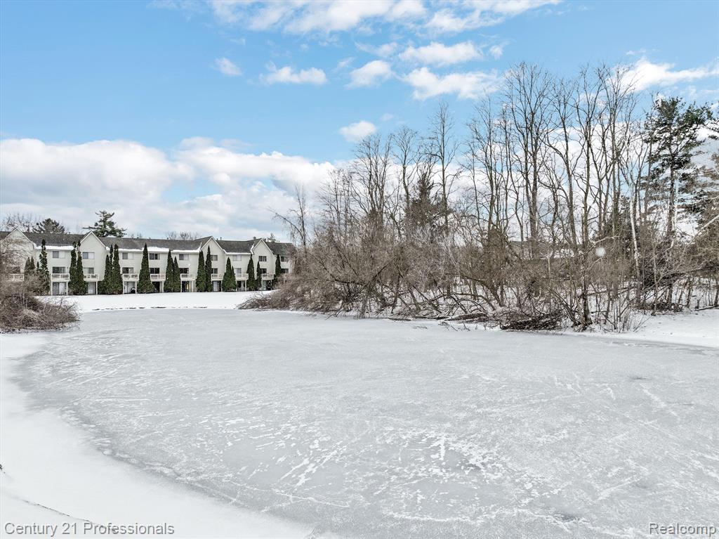 9077 BAVARIAN Court, Clarkston, MI 48348 — Photo 29