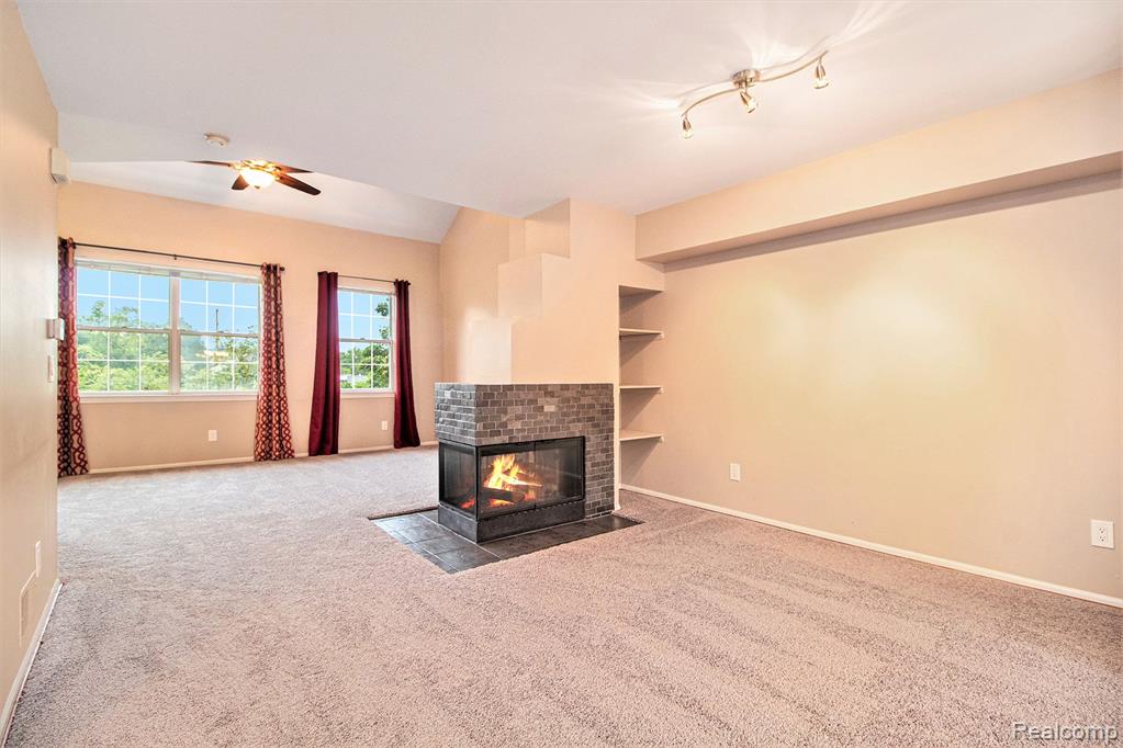 131 W KENILWORTH Avenue, Royal Oak, MI 48067 — Photo 8