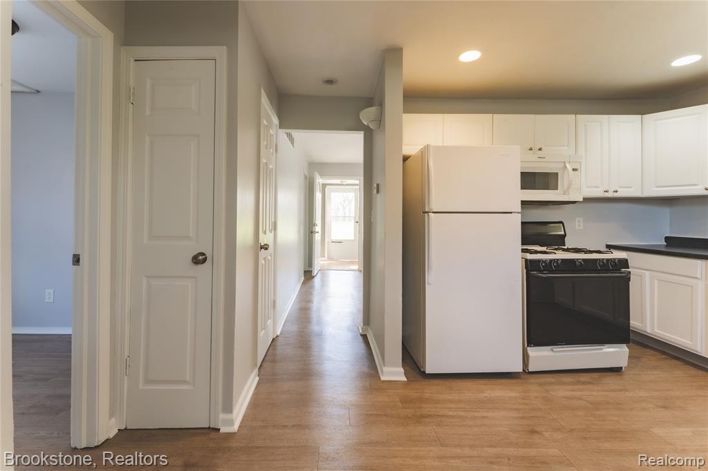 524 Luther Avenue, Pontiac, MI 48341 — Photo 7