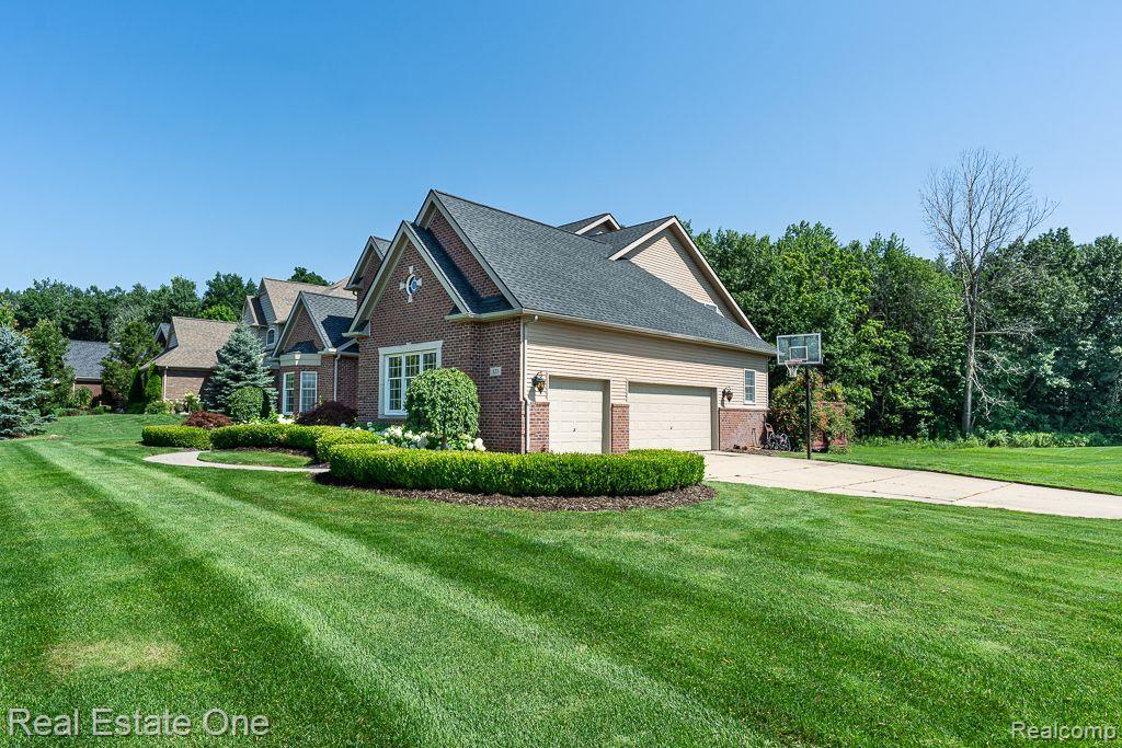 523 WYNSTONE Circle N, Oakland, MI — Photo 2