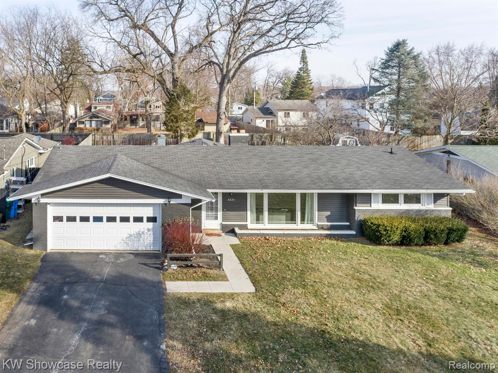 8634 GOLFSIDE Drive, Commerce Twp, MI 48382 — Photo 2