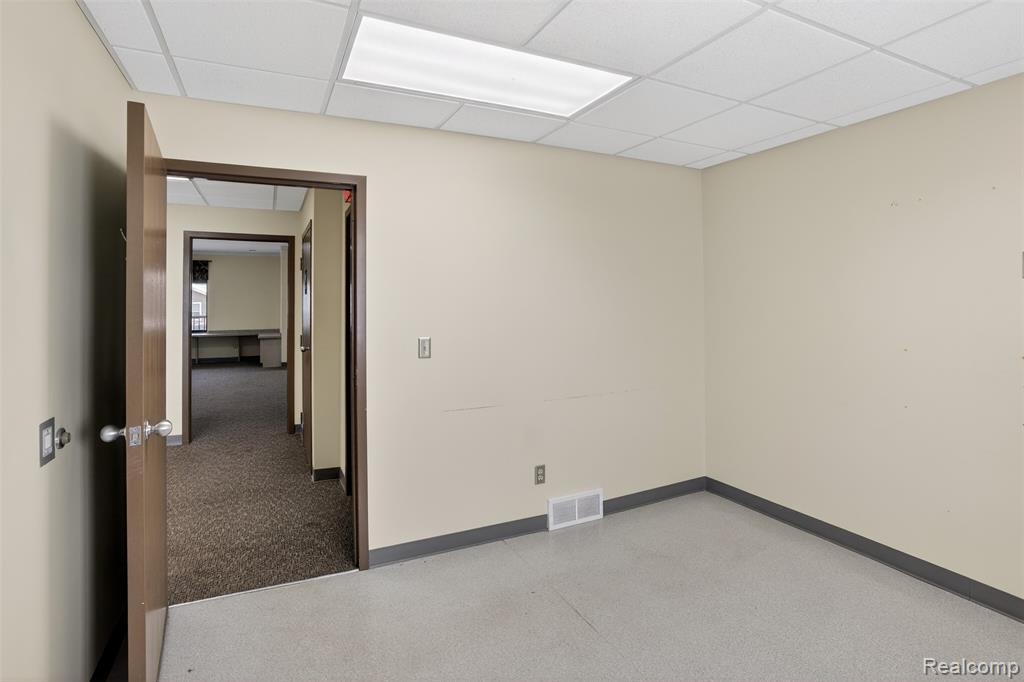 10683 S SAGINAW Street, Grand Blanc, MI 48439 — Photo 7