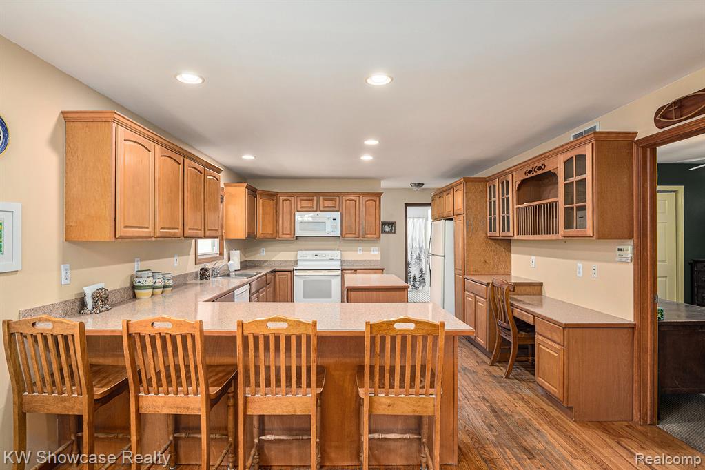 730 Fairview, White Lake, MI 48383 — Photo 8