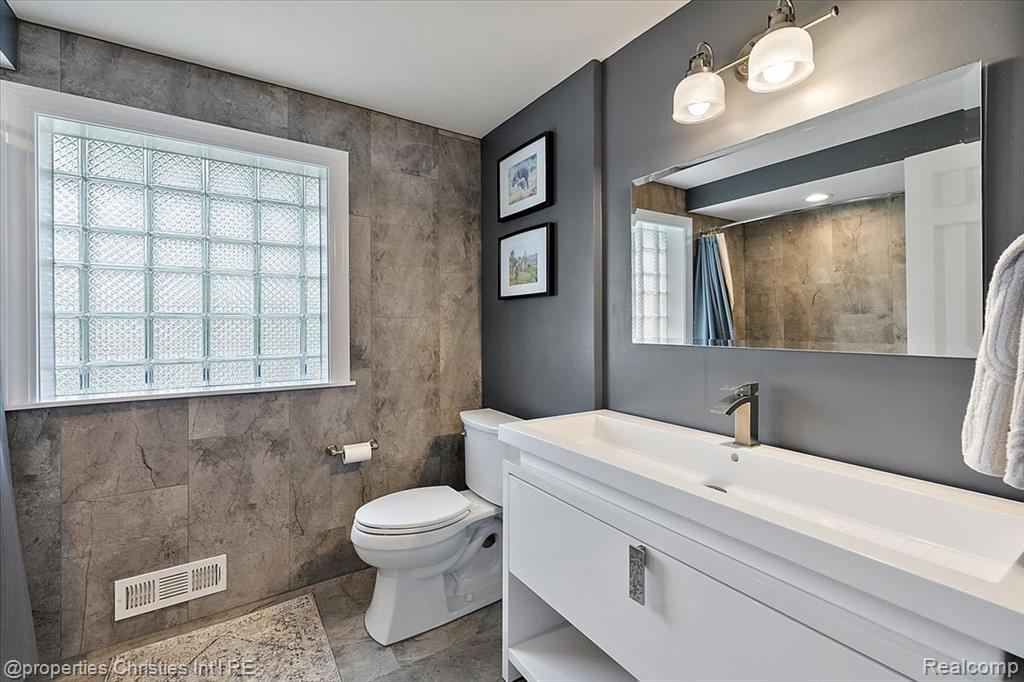 3060 Chickering Lane, Bloomfield Hills, MI 48302 — Photo 45