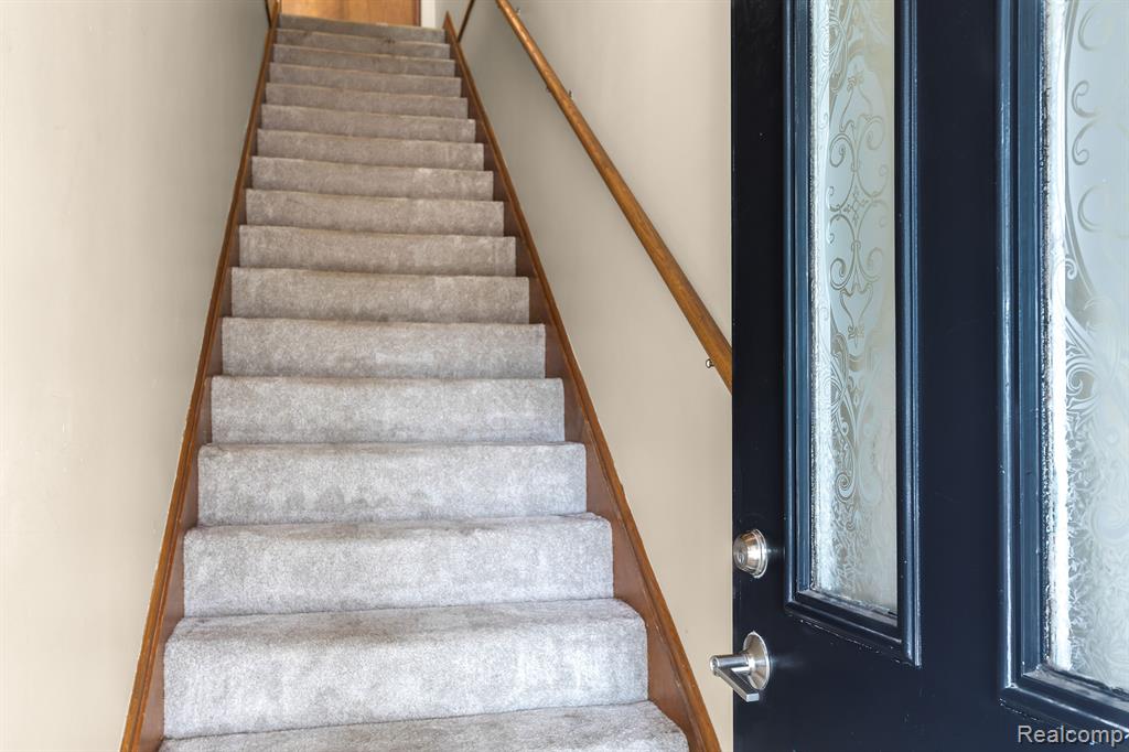 301 PINEWOOD Circle, Plymouth, MI 48170 — Photo 5