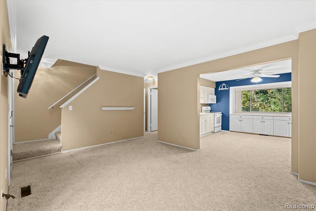 616 RICKETT Road, 111, Brighton, MI 48116 — Photo 3