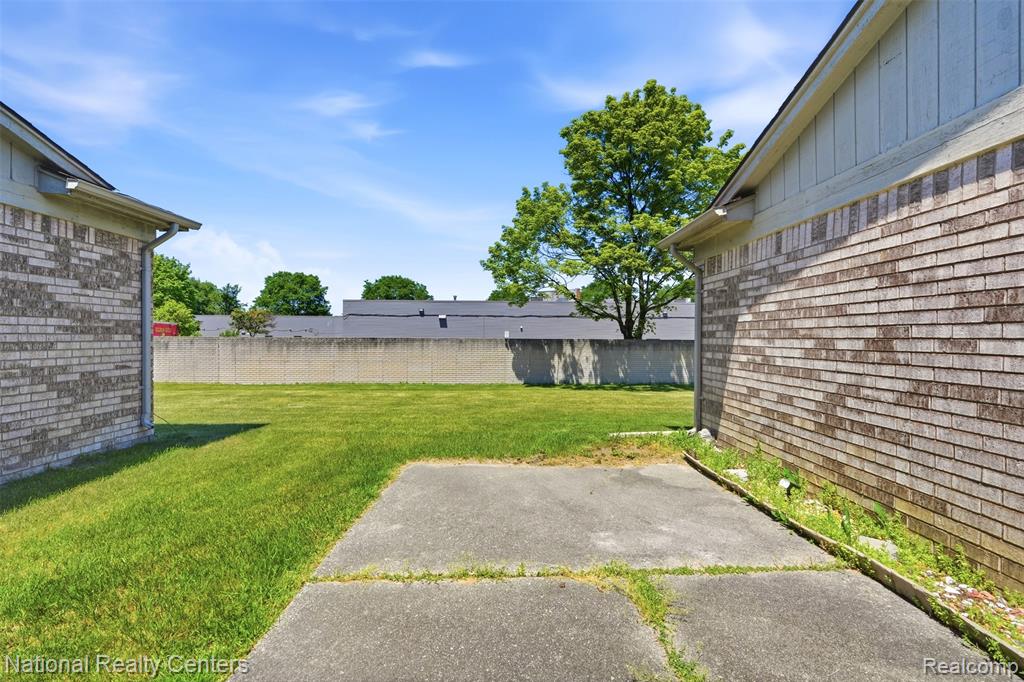5549 Mansfield Avenue, Sterling Heights, MI 48310 — Photo 16