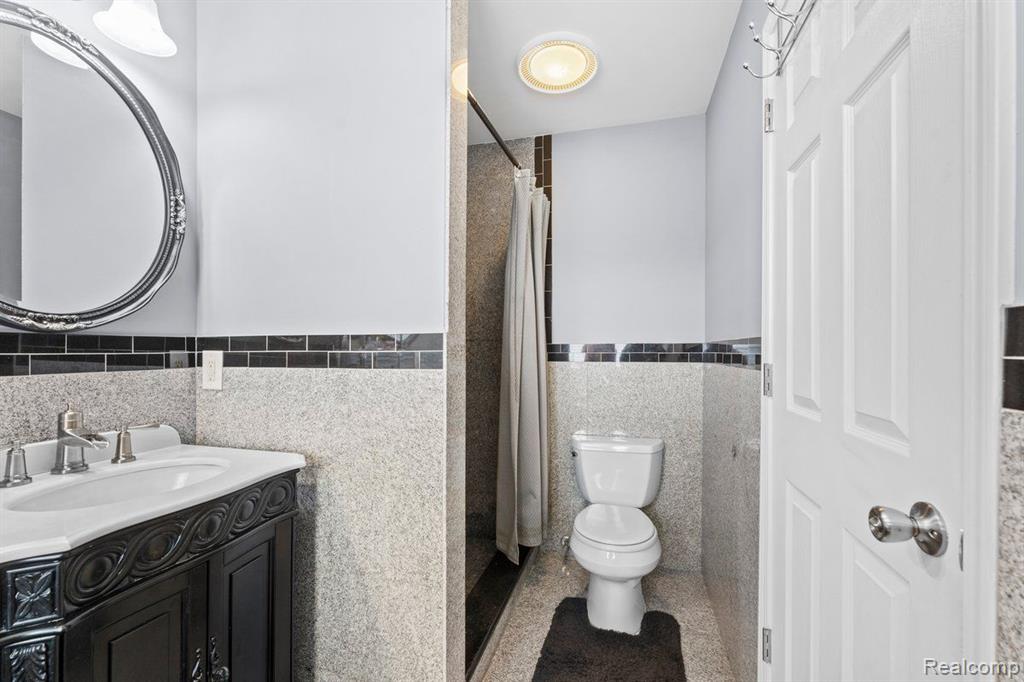 26626 KIRKWAY Circle, Woodhaven, MI 48183 — Photo 17