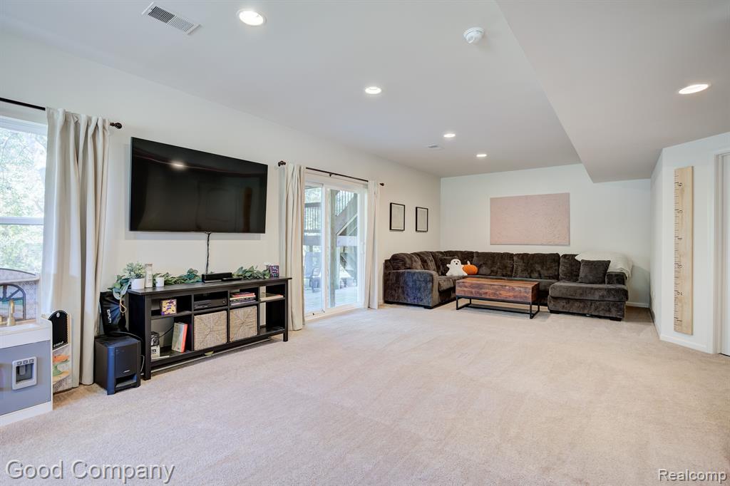 907 RIVERSTONE Court, Milford, MI 48381 — Photo 59
