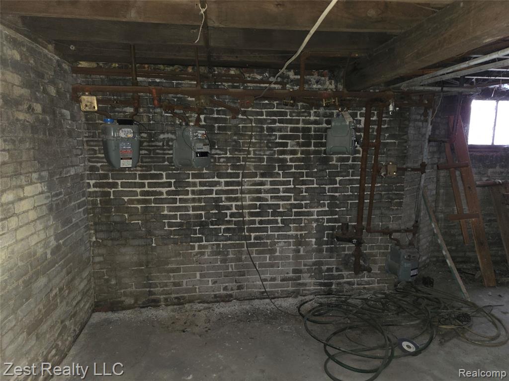 691 Clairmount Street, Detroit, MI 48202 — Photo 20