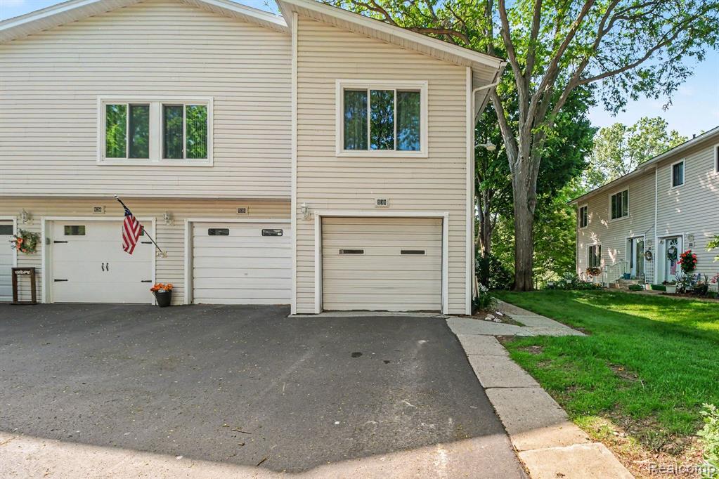 838 Corners Court, Orion, MI 48362 — Photo 2