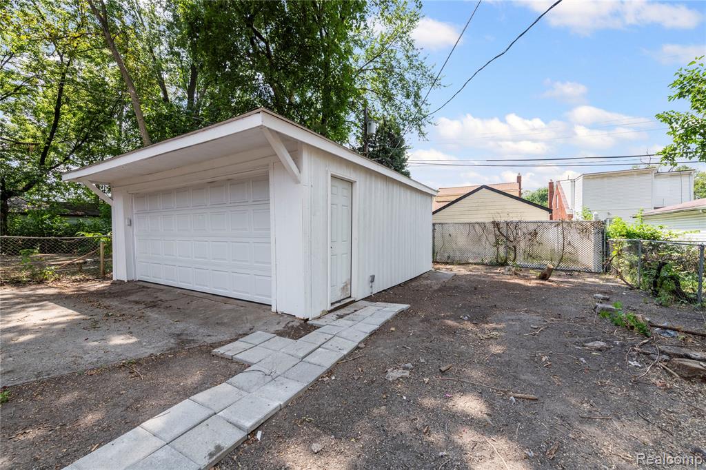 18243 Freeland Street, Detroit, MI 48235 — Photo 23