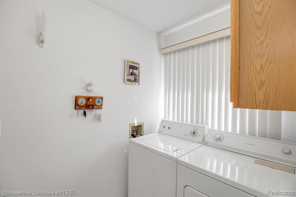35211 White Pine Trail, Farmington Hills, MI 48335 — Photo 17