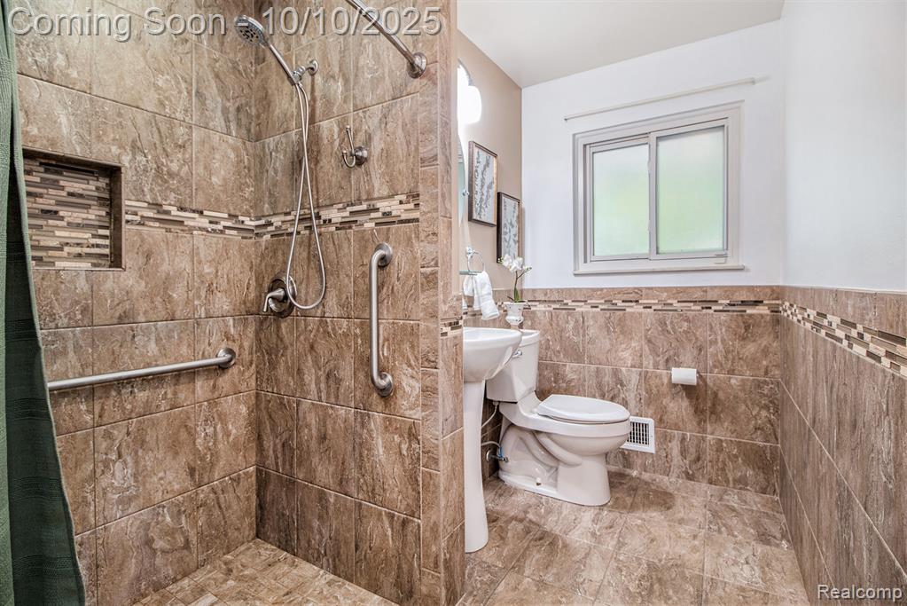 44585 Nantucket Drive, Canton, MI 48187 — Photo 8