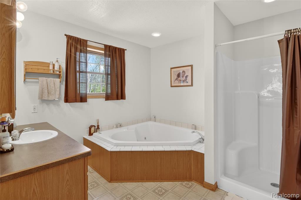 7233 Hague Avenue, Jackson, MI 49201 — Photo 17