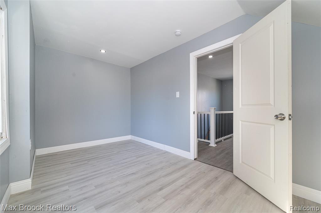 9327 Schaefer Highway, Detroit, MI 48228 — Photo 26