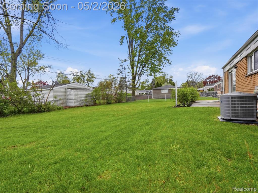 8618 Alwardt Drive, Sterling Heights, MI 48313 — Photo 37