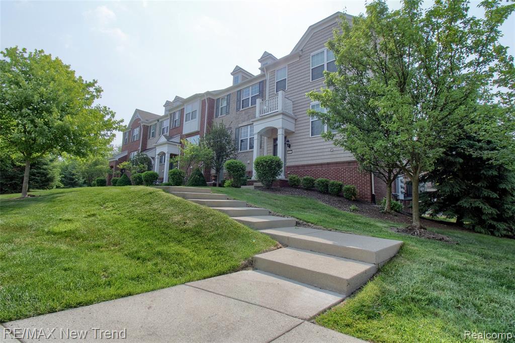 44509 Ellery Lane, Novi, MI 48377 — Photo 2
