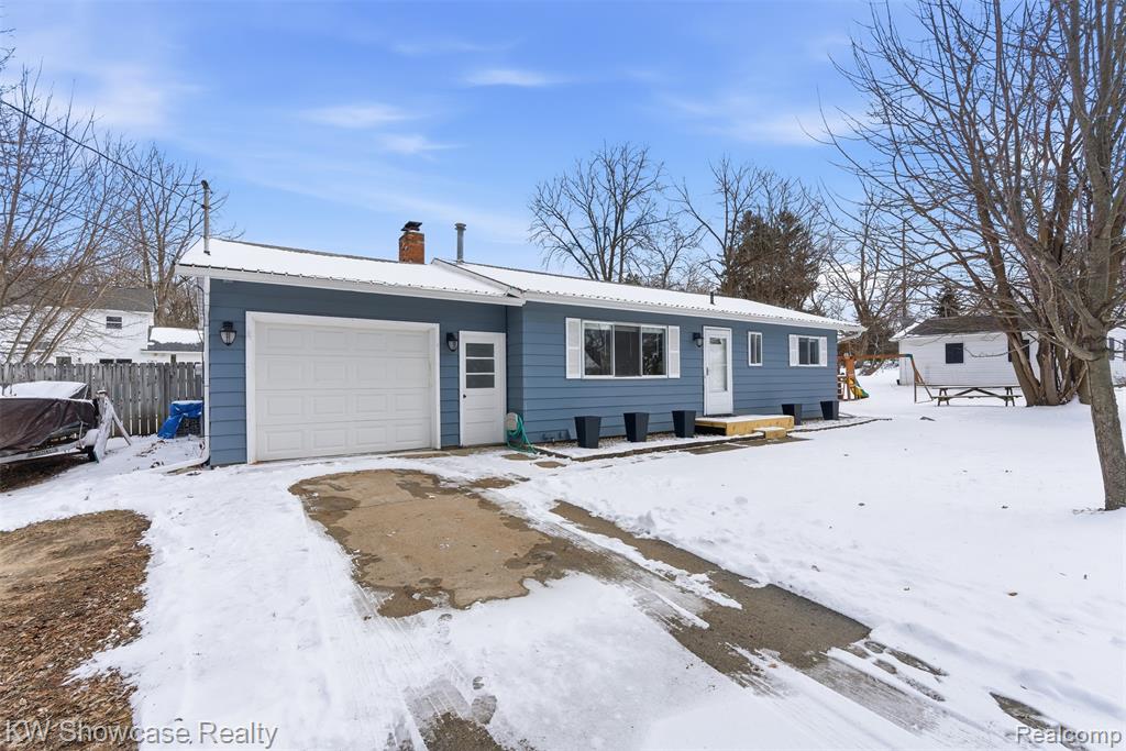 214 Willow Lane, Linden, MI 48451 — Photo 2