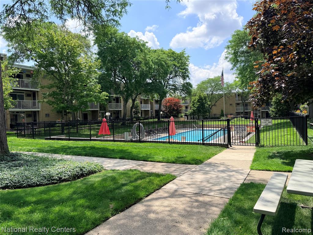 4913 Crooks Road, G4, Royal Oak, MI 48073 — Photo 5