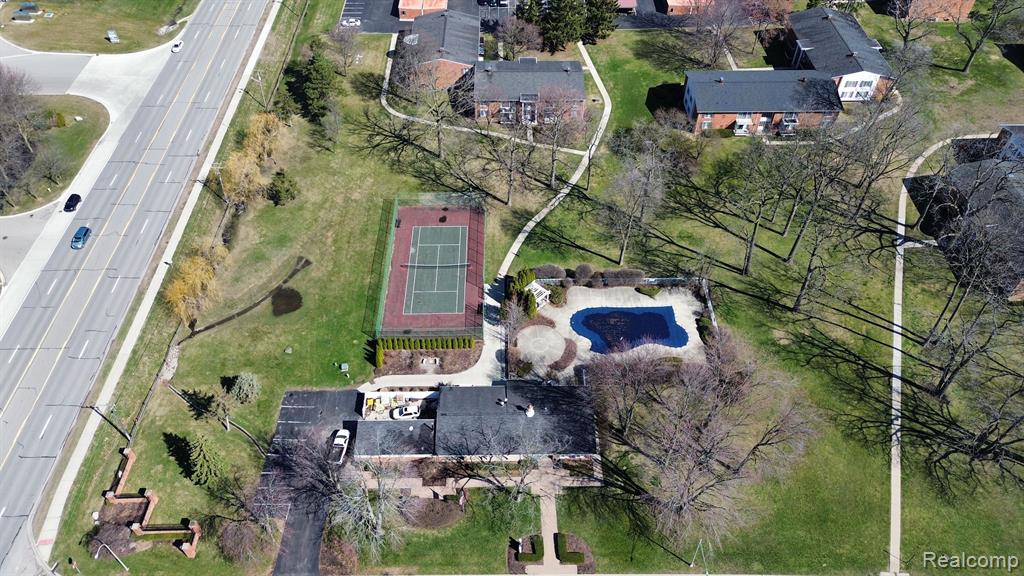 483 FOX HILLS Drive N, Bloomfield Hills, MI 48304 — Photo 25