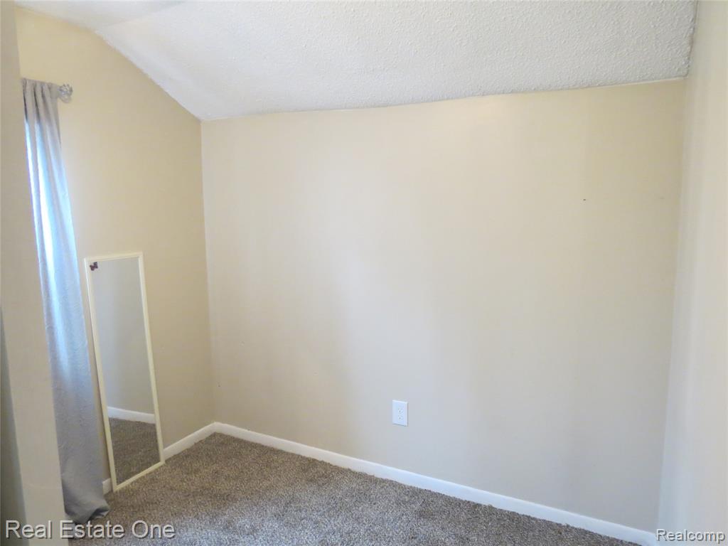 1648 Lombardy, Highland, MI 48356 — Photo 18