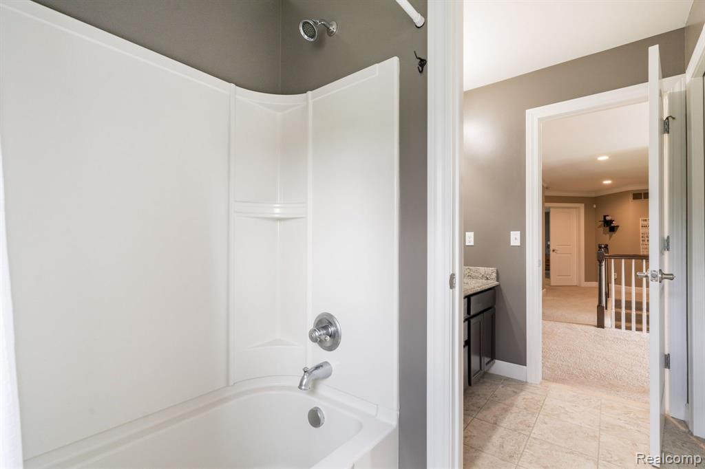 5657 GOLF POINTE Drive, Clarkston, MI 48348 — Photo 31