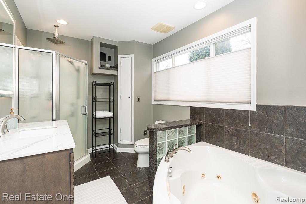 8955 Maplewood Avenue, Clarkston, MI 48348 — Photo 25