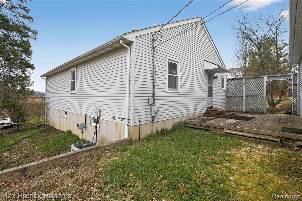5001 Sylvanview Drive, Clarkston, MI 48348 — Photo 48