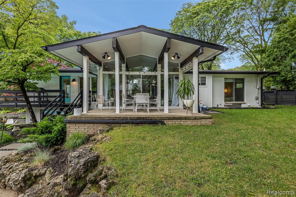 6895 Cedarbrook Drive, Bloomfield Hills, MI 48301 — Photo 38