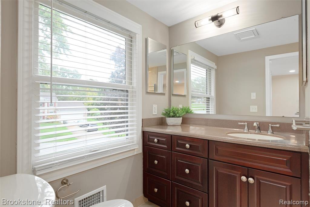 2784 Aldgate Drive, Bloomfield Hills, MI 48304 — Photo 28