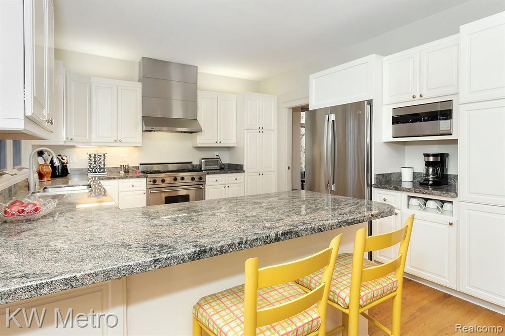 685 TRINWAY Drive, Troy, MI 48085 — Photo 15